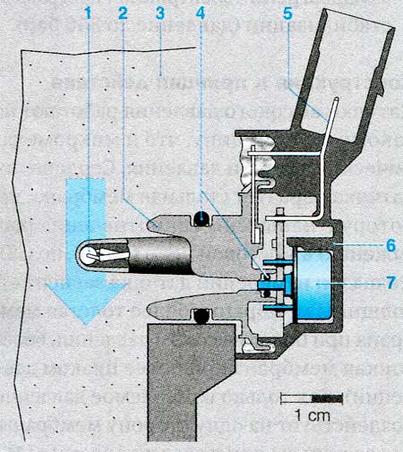 Микромеханический датчик давления с эталонным вакуумом на структурной стороне