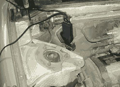 Toyota Camry (1991-1996 гг.)Расположение: под капотом. Закрыт пластмассовой крышкой