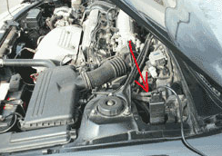 Toyota Carina (1996 г.)Расположение: под капотом. Закрыт пластмассовой крышкой